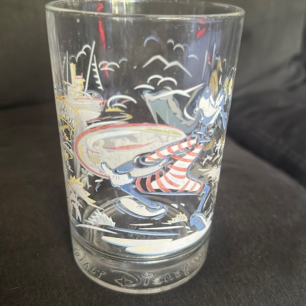 Vintage Disney glass Typhoon Lagoon with Goofy
